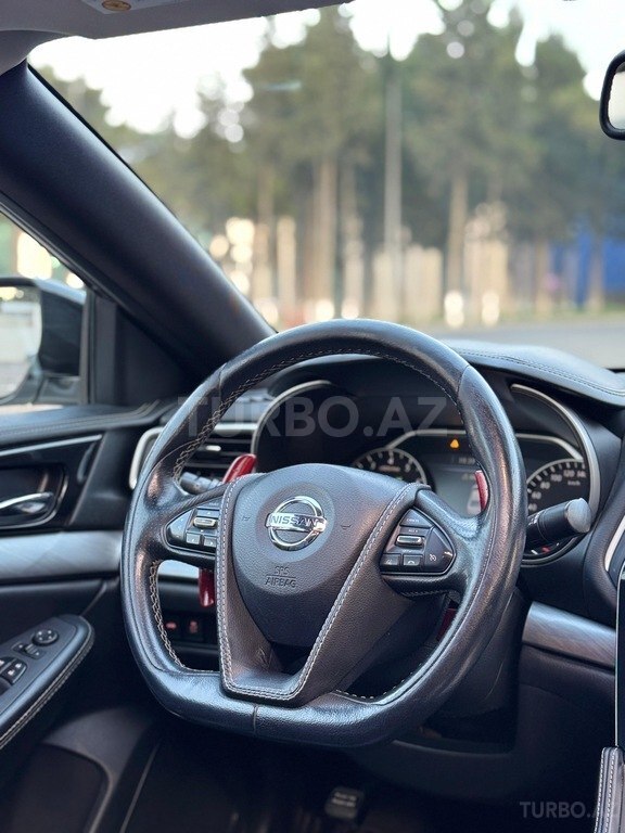 Nissan Maxima