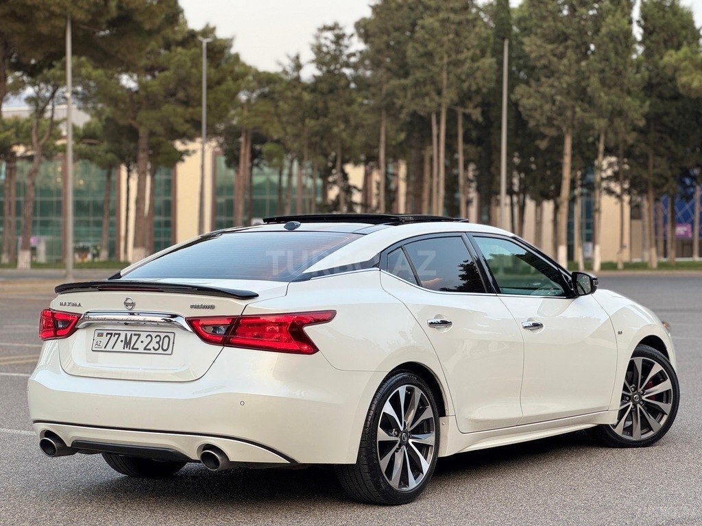 Nissan Maxima