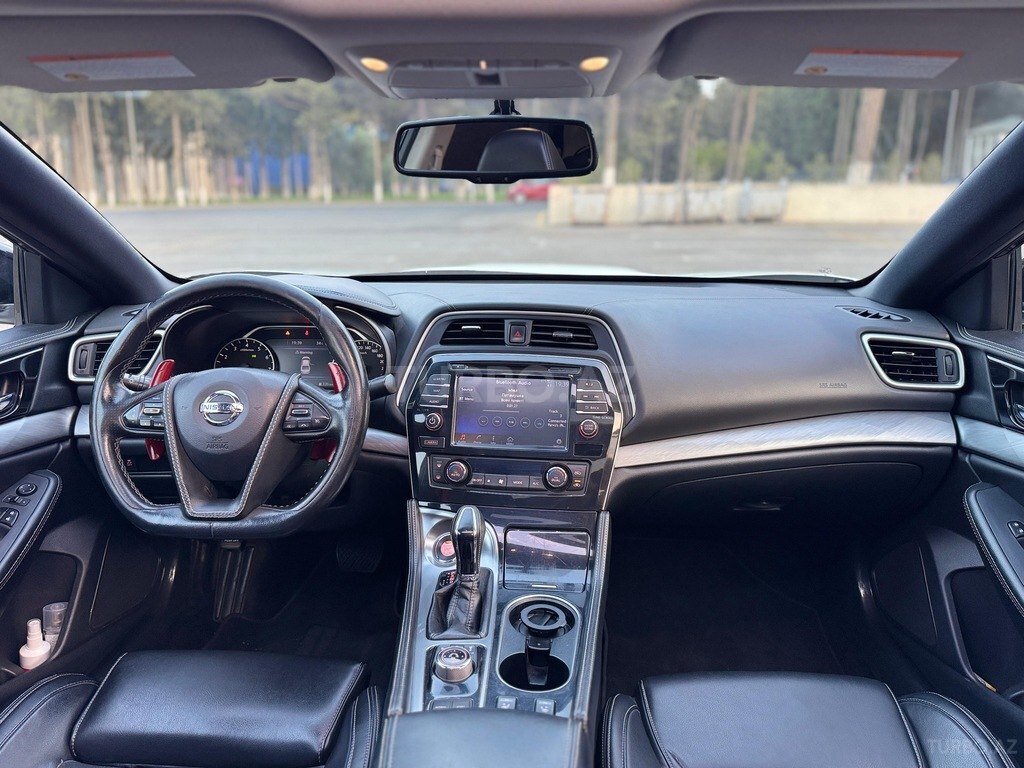 Nissan Maxima