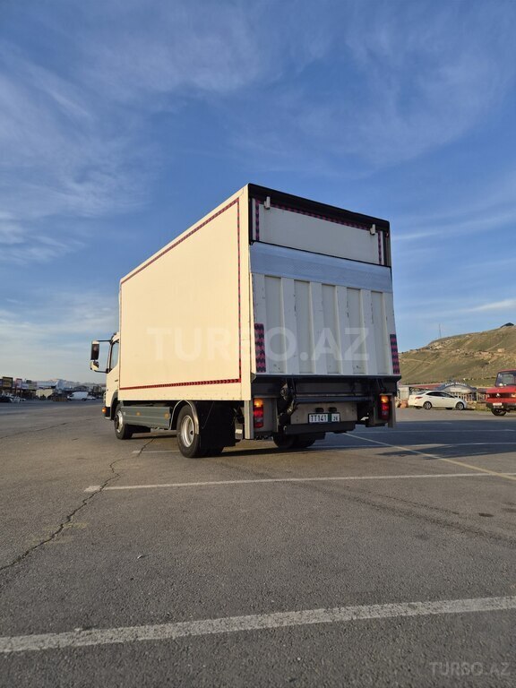 Mercedes Atego 818