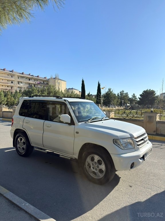 Mitsubishi Pajero io