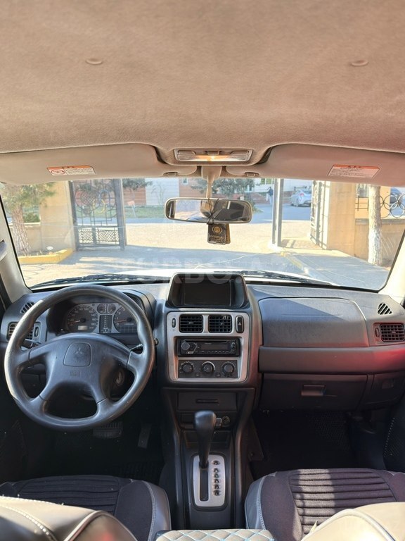 Mitsubishi Pajero io