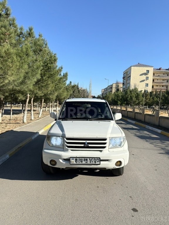 Mitsubishi Pajero io
