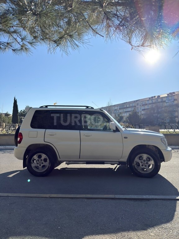 Mitsubishi Pajero io
