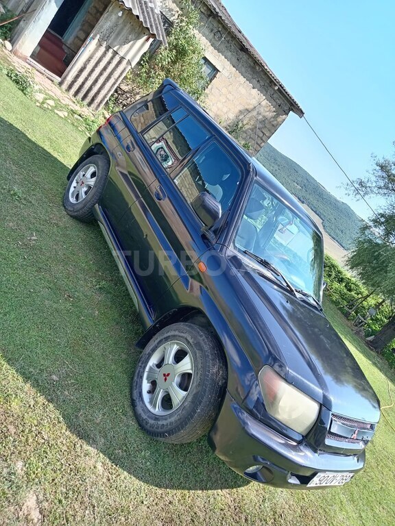 Mitsubishi Pajero io