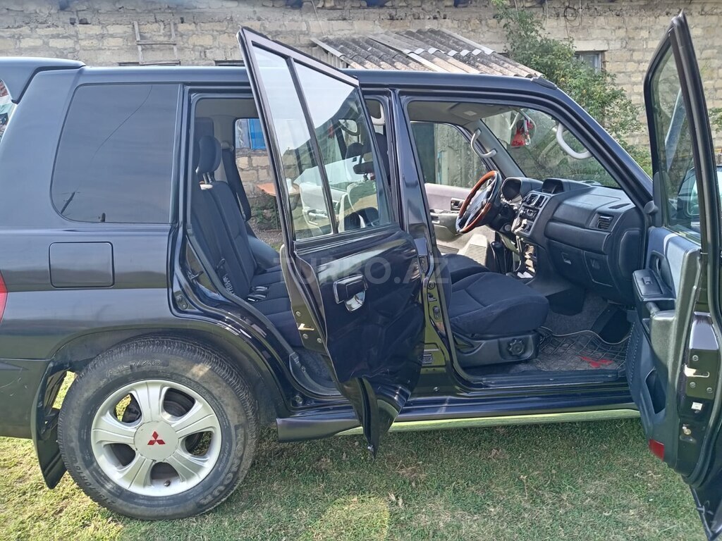 Mitsubishi Pajero io