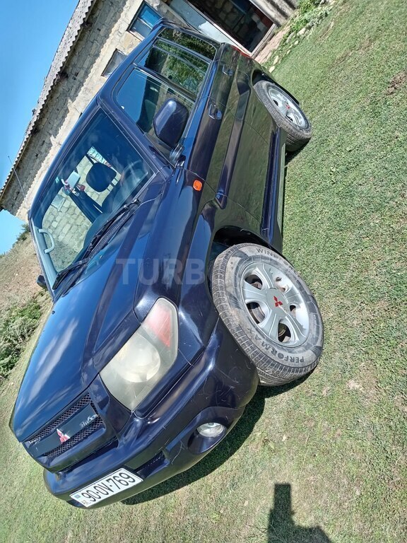 Mitsubishi Pajero io