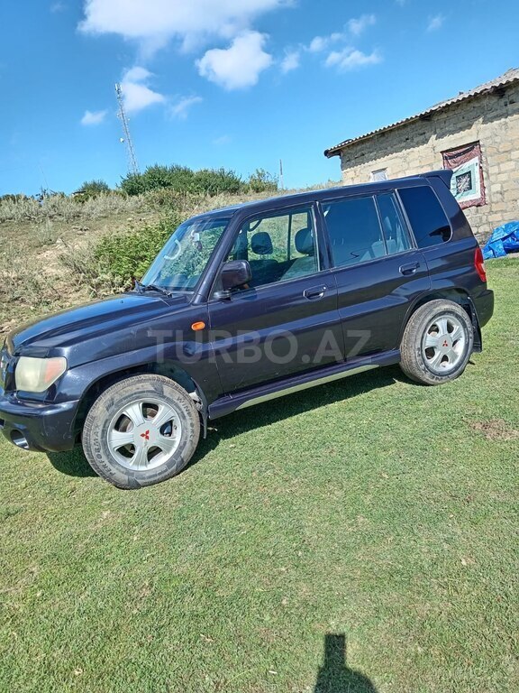 Mitsubishi Pajero io
