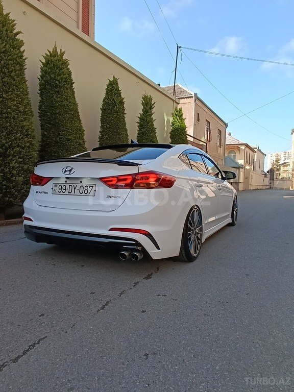 Hyundai Elantra