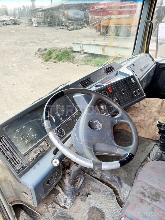 Mercedes Actros 3236