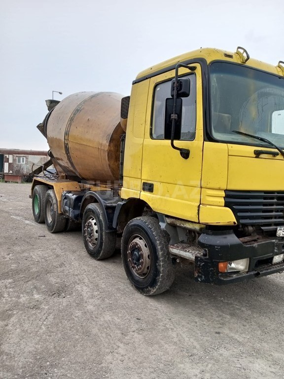 Mercedes Actros 3236