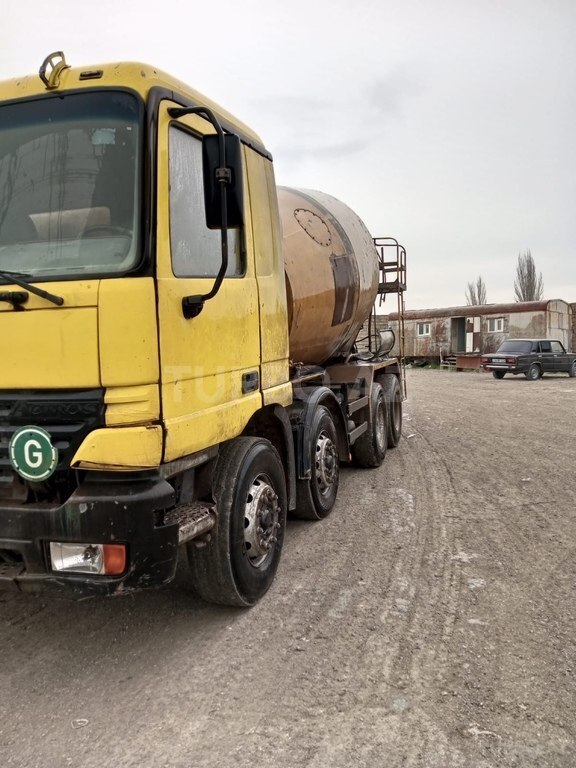 Mercedes Actros 3236