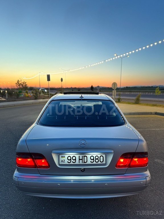 Mercedes E 200