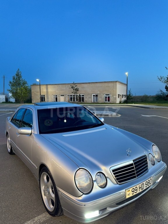 Mercedes E 200