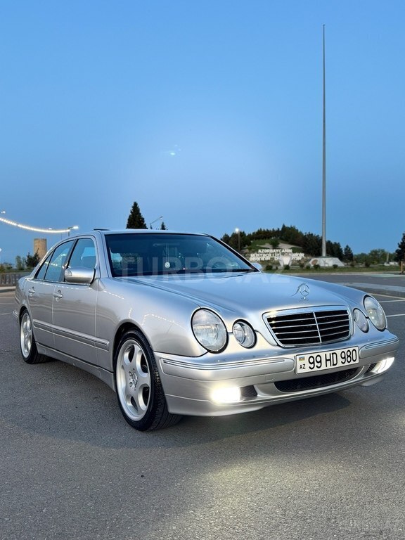 Mercedes E 200