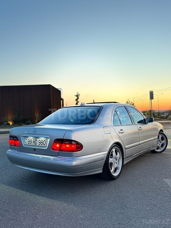 Mercedes E 200