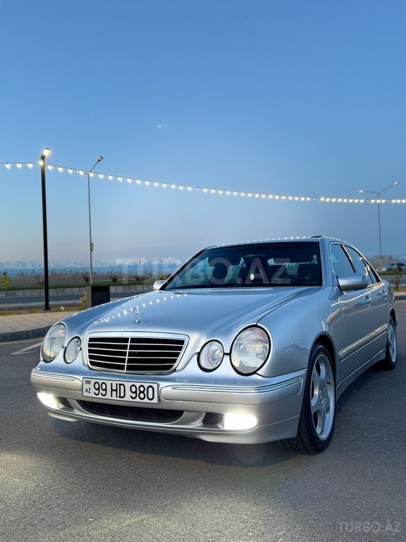 Mercedes E 200