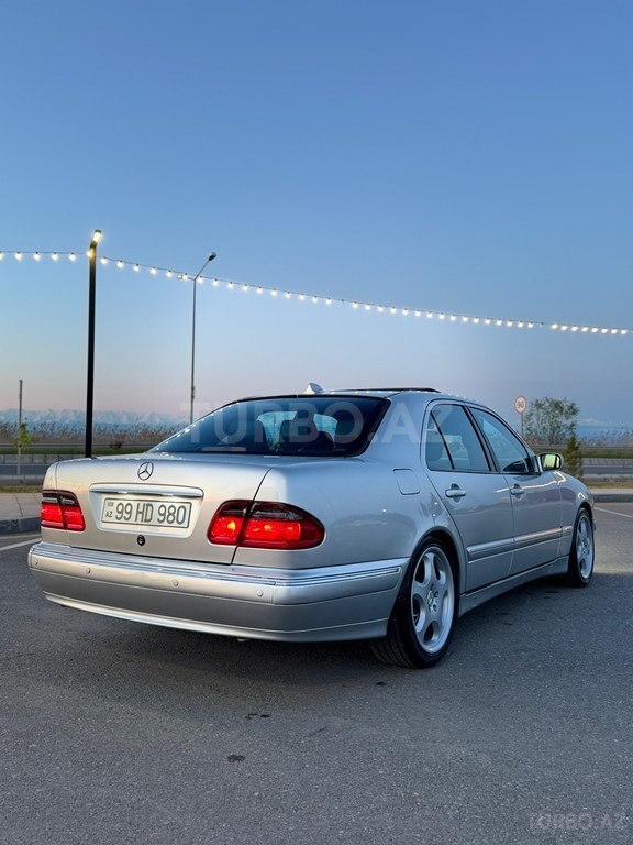 Mercedes E 200