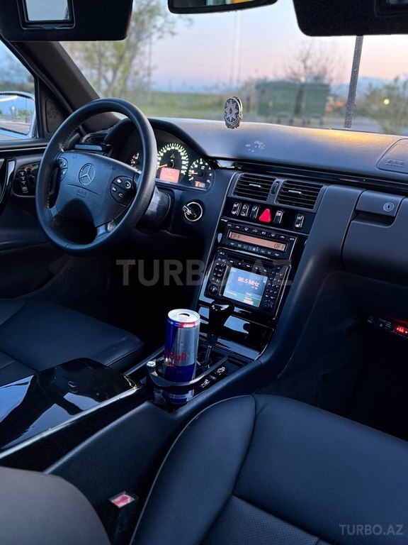 Mercedes E 200