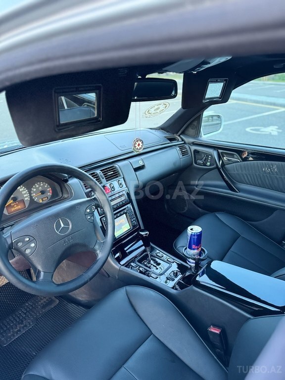 Mercedes E 200