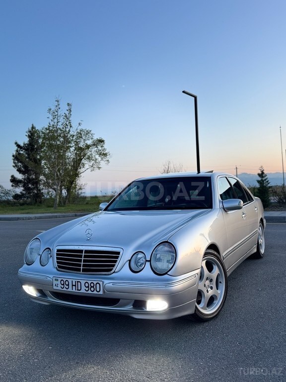 Mercedes E 200