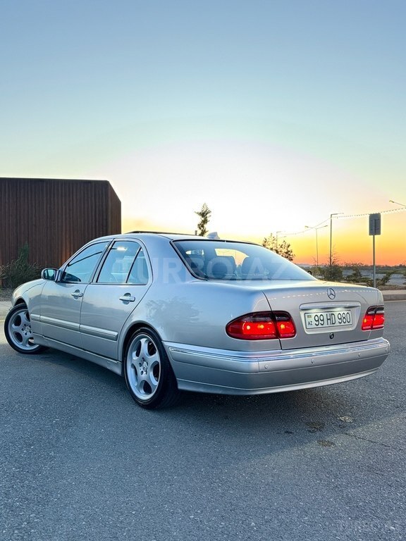 Mercedes E 200
