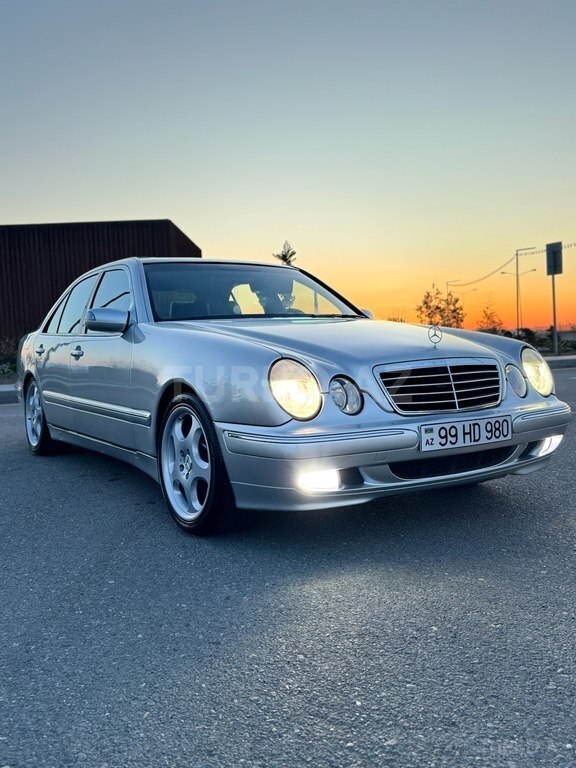 Mercedes E 200