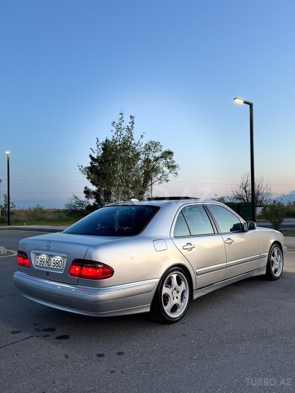 Mercedes E 200