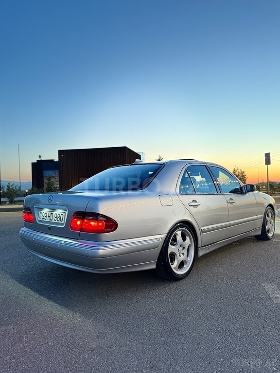 Mercedes E 200