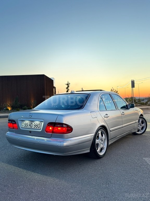 Mercedes E 200