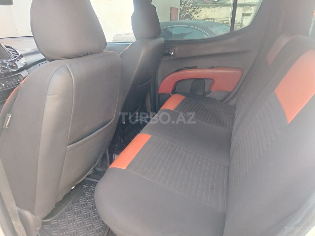 Mitsubishi L200