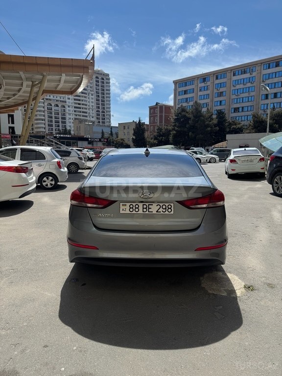 Hyundai Elantra