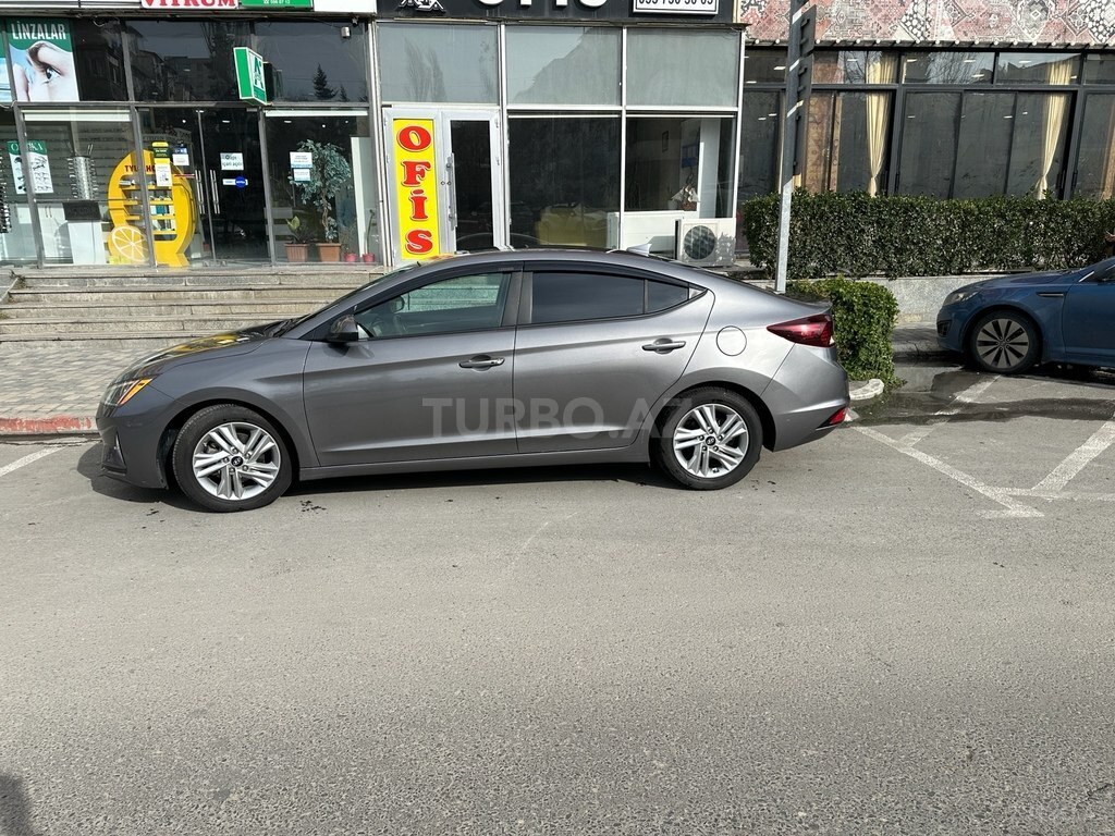 Hyundai Elantra