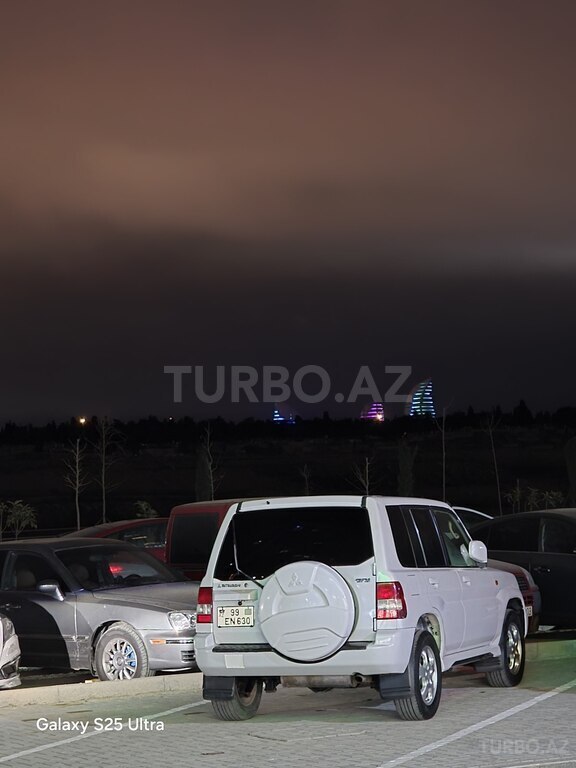 Mitsubishi Pajero io