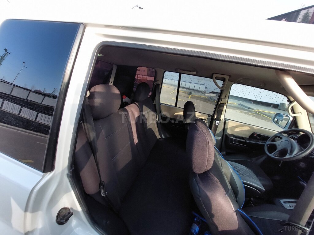 Mitsubishi Pajero io