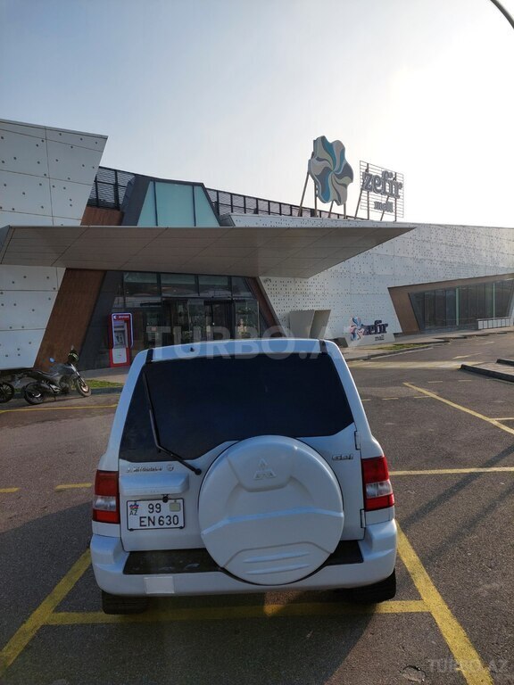 Mitsubishi Pajero io