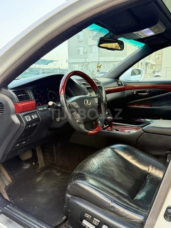 Lexus LS 460