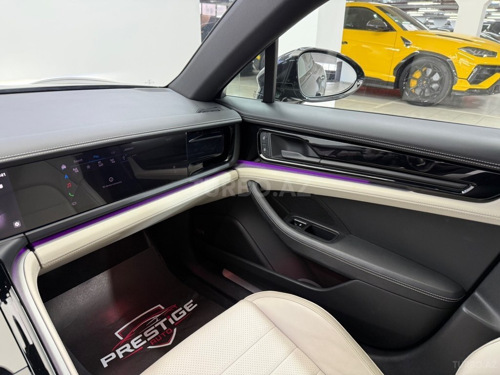 Porsche Panamera 4