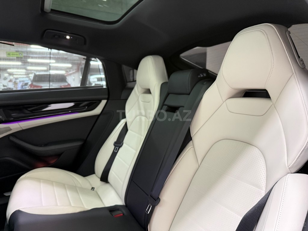 Porsche Panamera 4