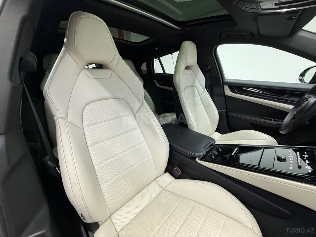 Porsche Panamera 4