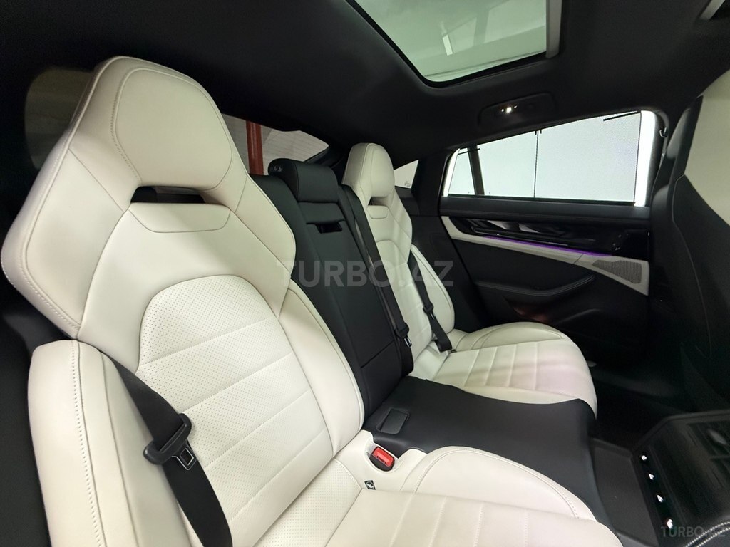 Porsche Panamera 4