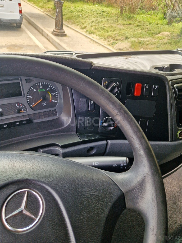Mercedes Atego 818