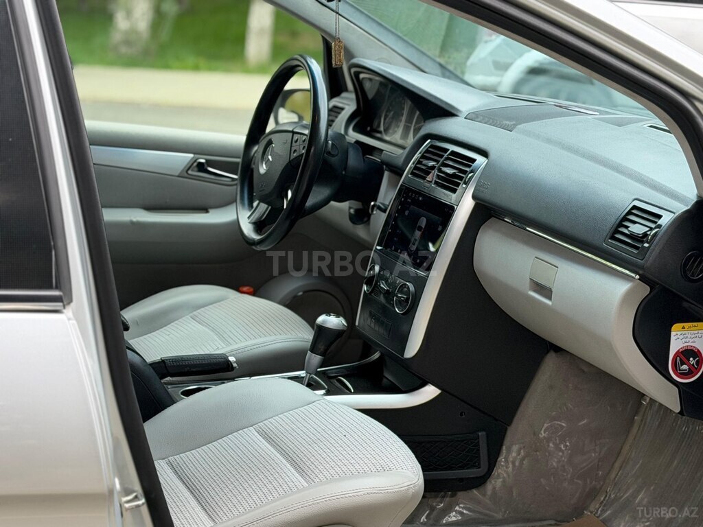 Mercedes B 200