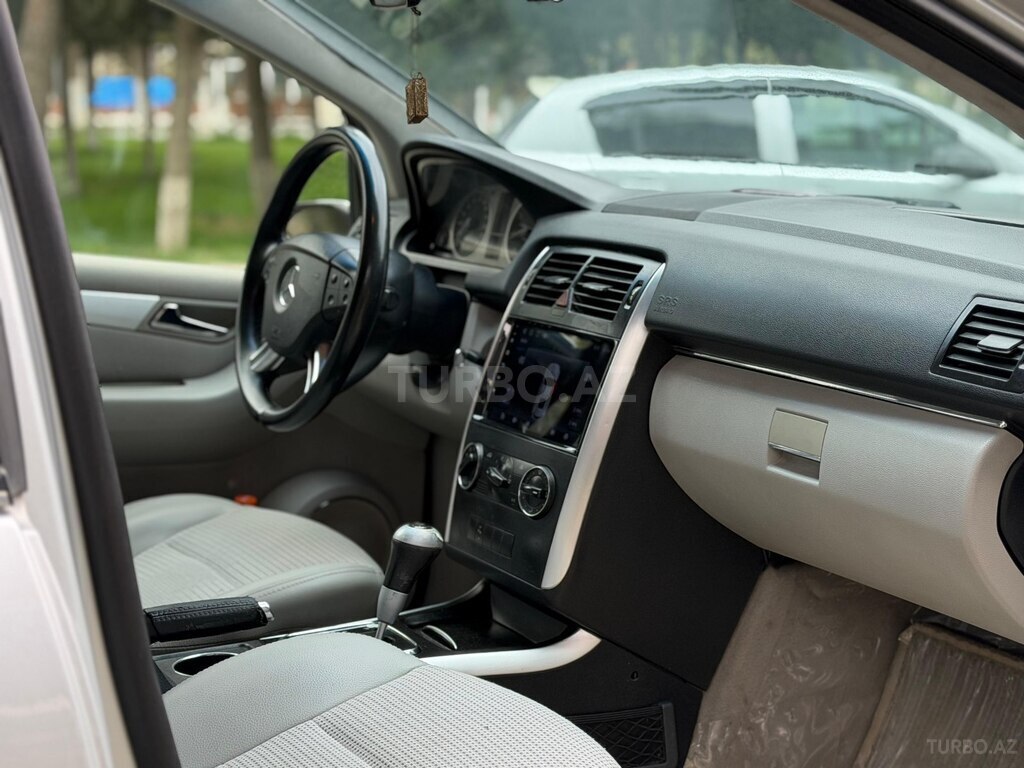 Mercedes B 200