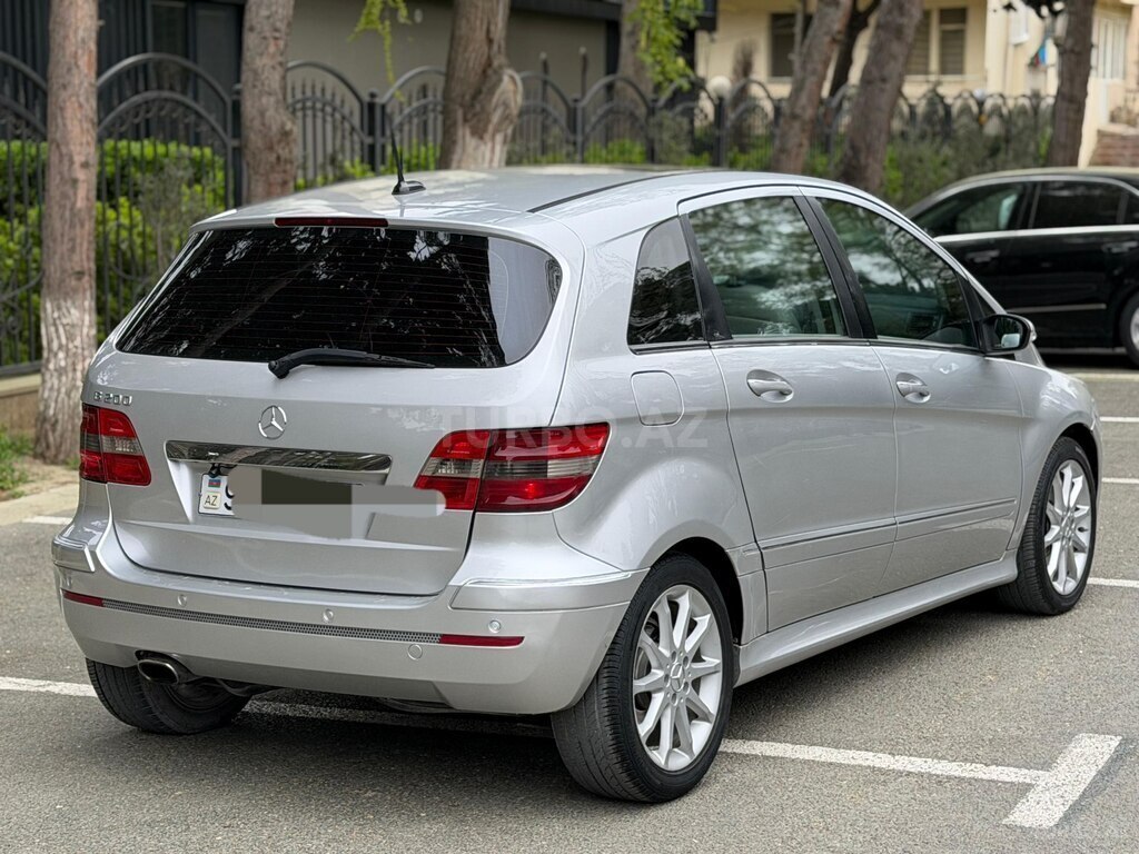 Mercedes B 200