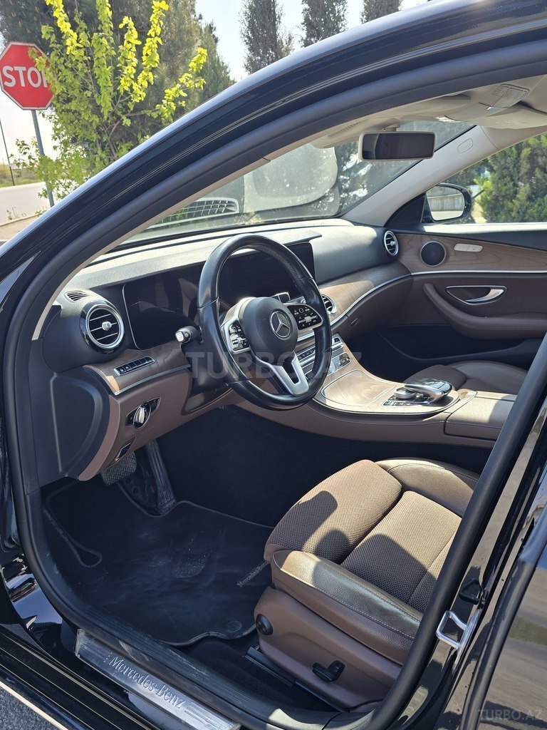 Mercedes E 200