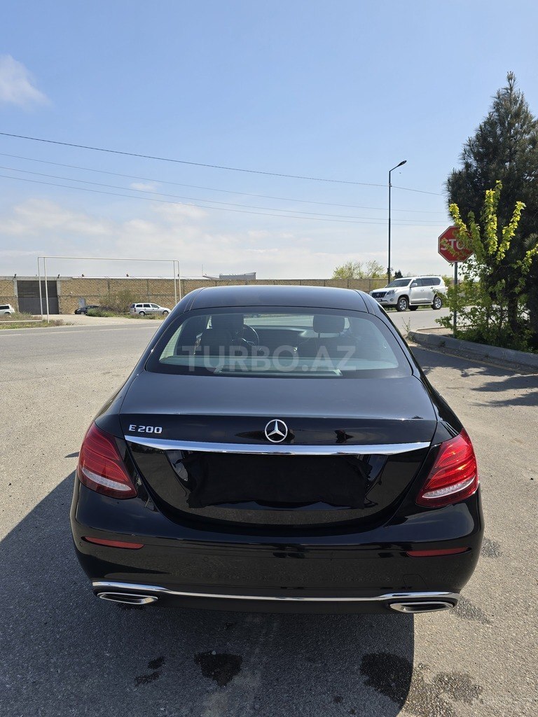 Mercedes E 200