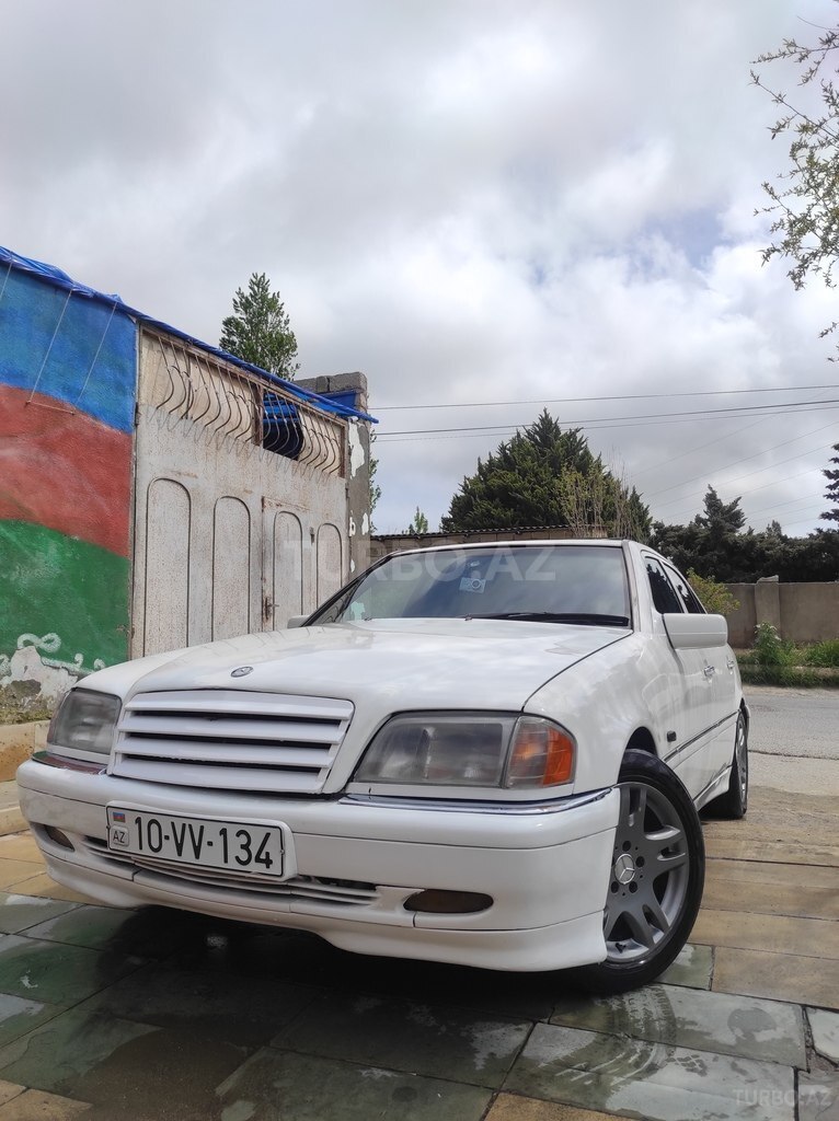 Mercedes C 200