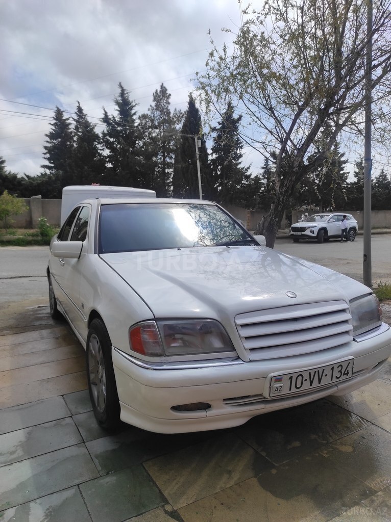 Mercedes C 200