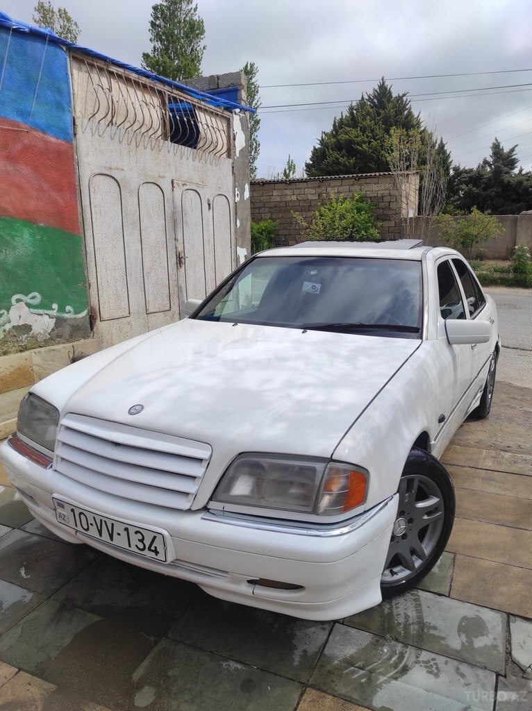 Mercedes C 200